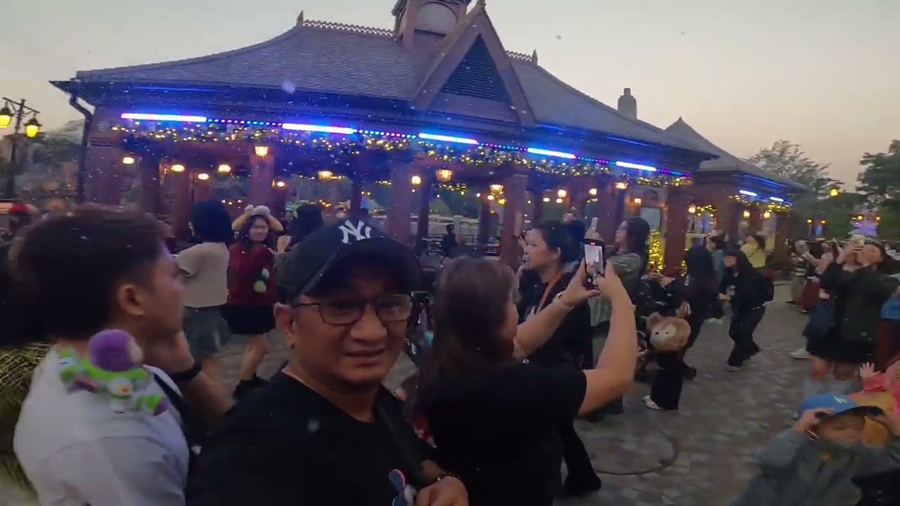 klastol goes to Disney land