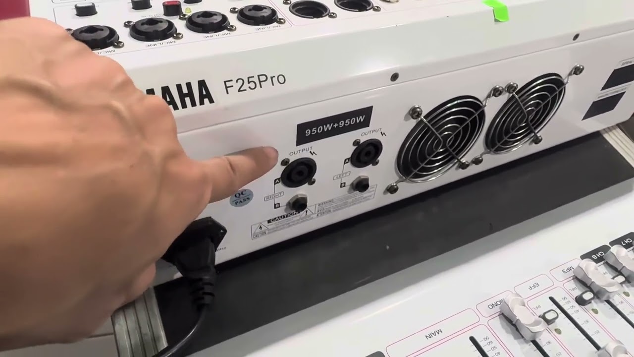 Chi tiết Mixer Yamaha F 25-Pro liền công suất ZaLo:0867505079