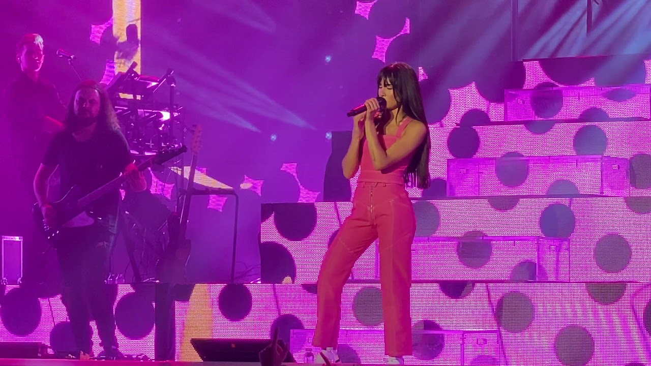Aitana - Resilient (11 RAZONES Tour Barcelona)