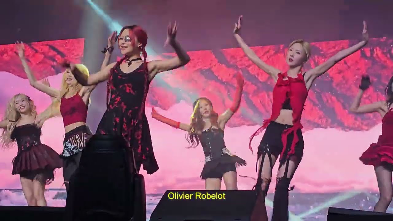 Dreamcatcher 드림캐쳐 @ Zenith in Paris - Bon voyage | Fancam