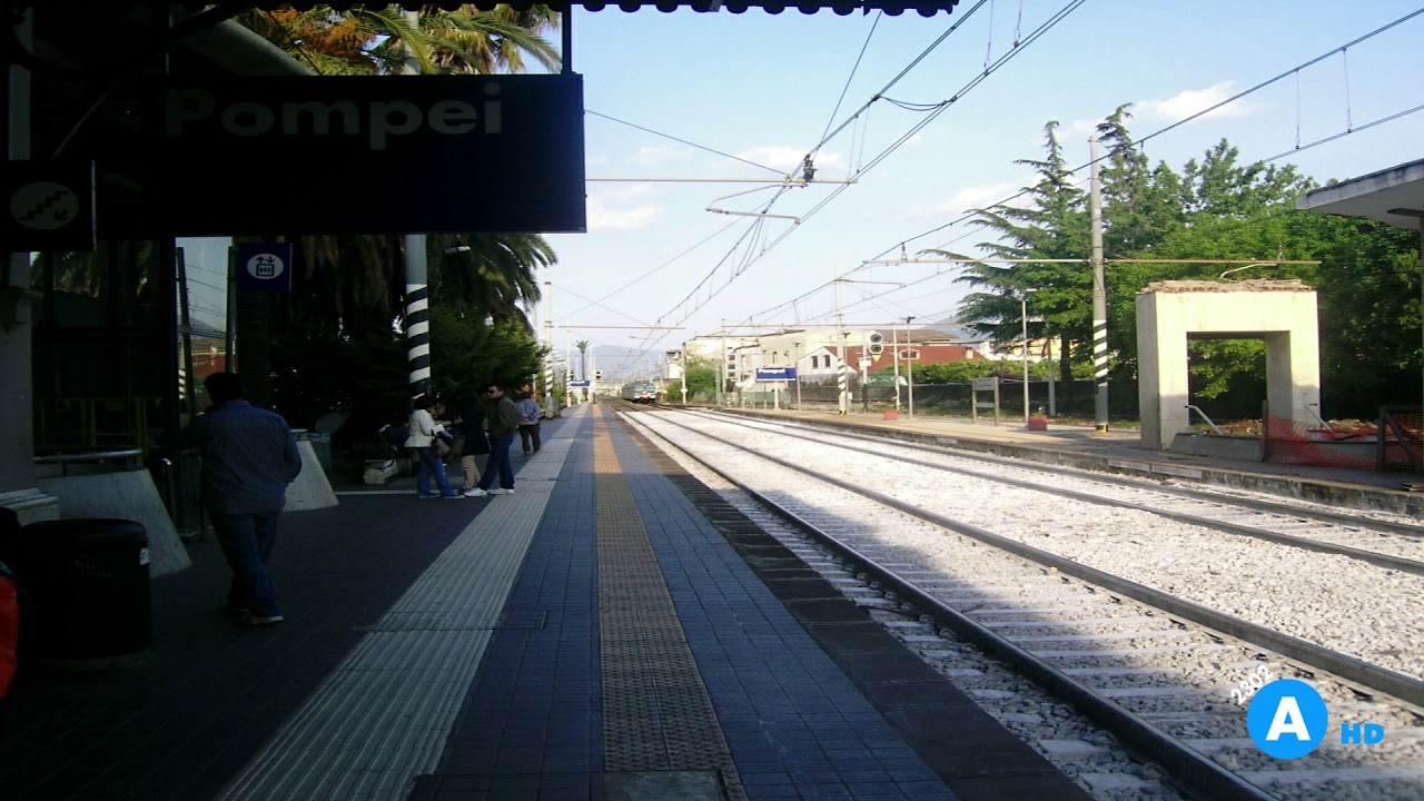 Annunci alla Stazione di Pompei