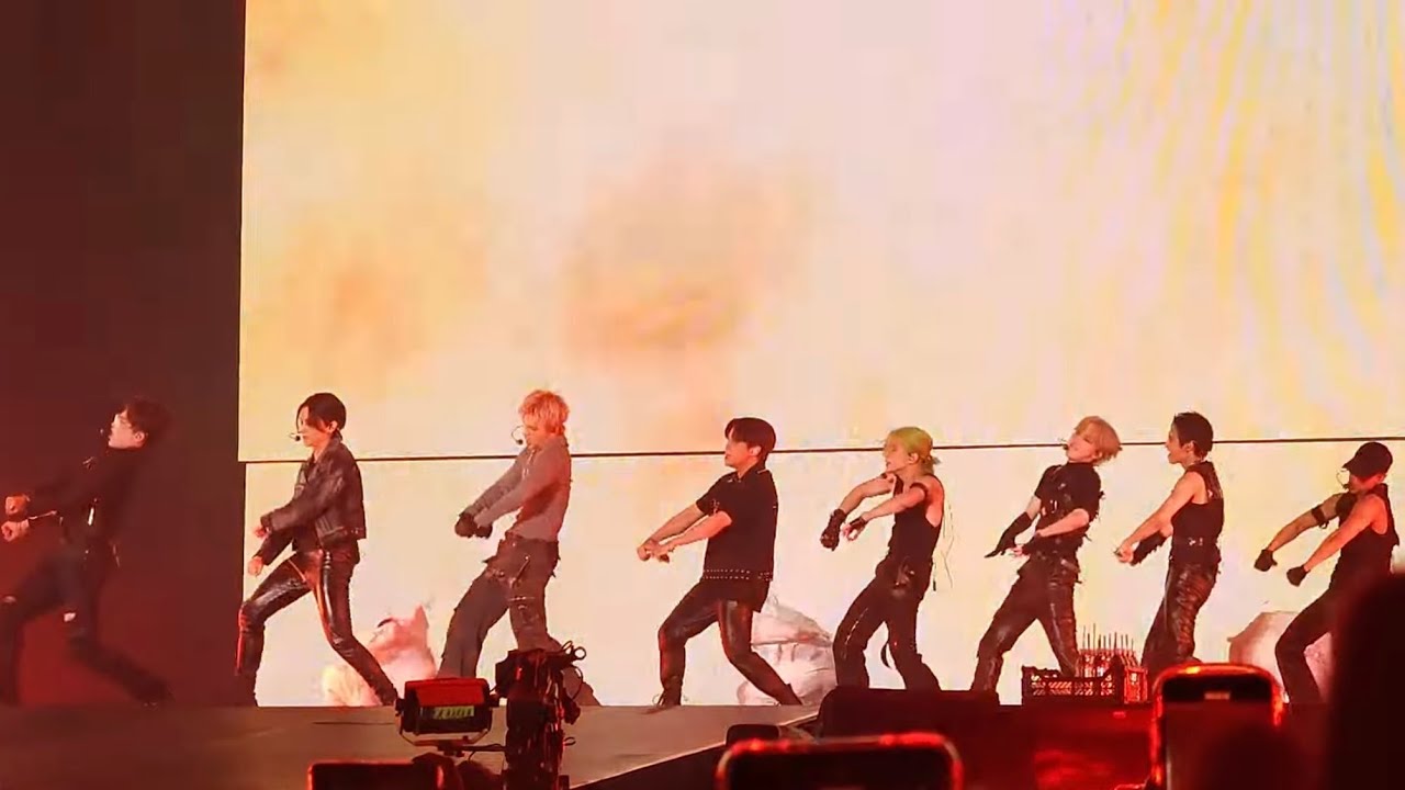 230708 ATEEZ BOUNCY (K-HOT CHILLI PEPPERS) [The Fellowship: Break the Wall] in Taipei