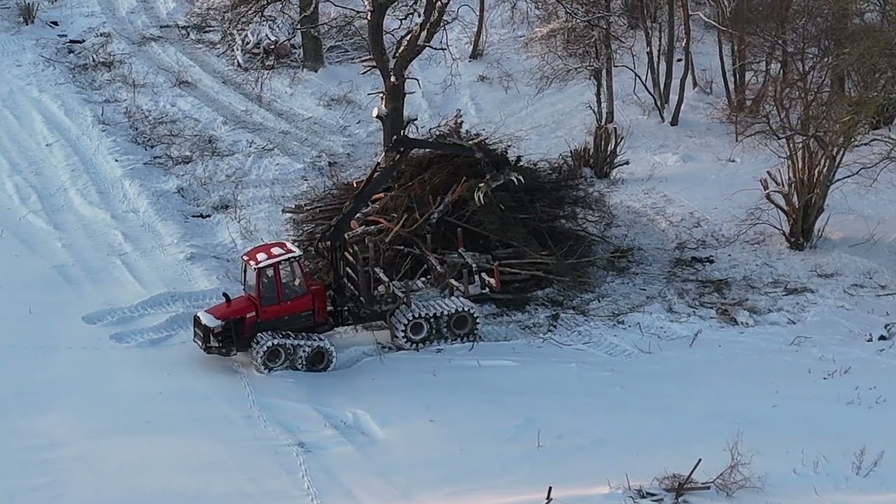 Komatsu skotare kör ris 