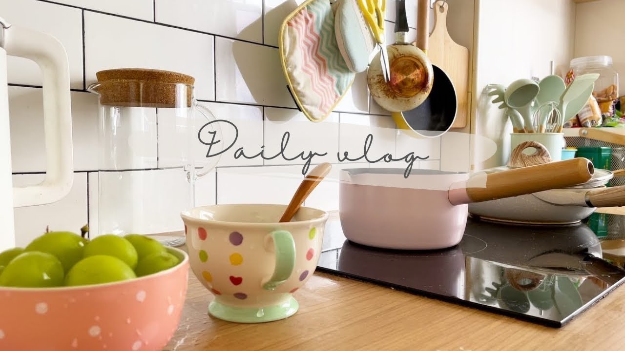 Simple everyday life: Daily vlog - Modified Oyakodon (Chicken & Egg rice), potato minced pork stew