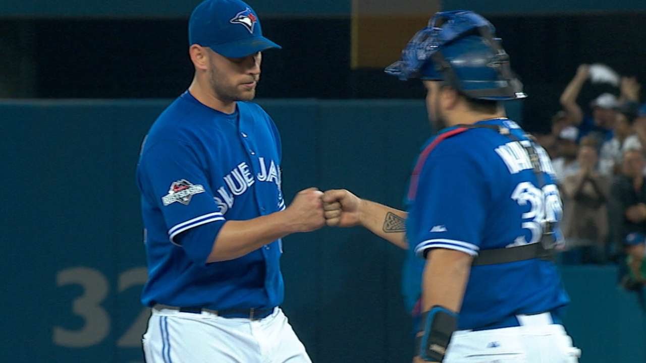 ALCS Gm5: Estrada dominates Royals, exits to ovation