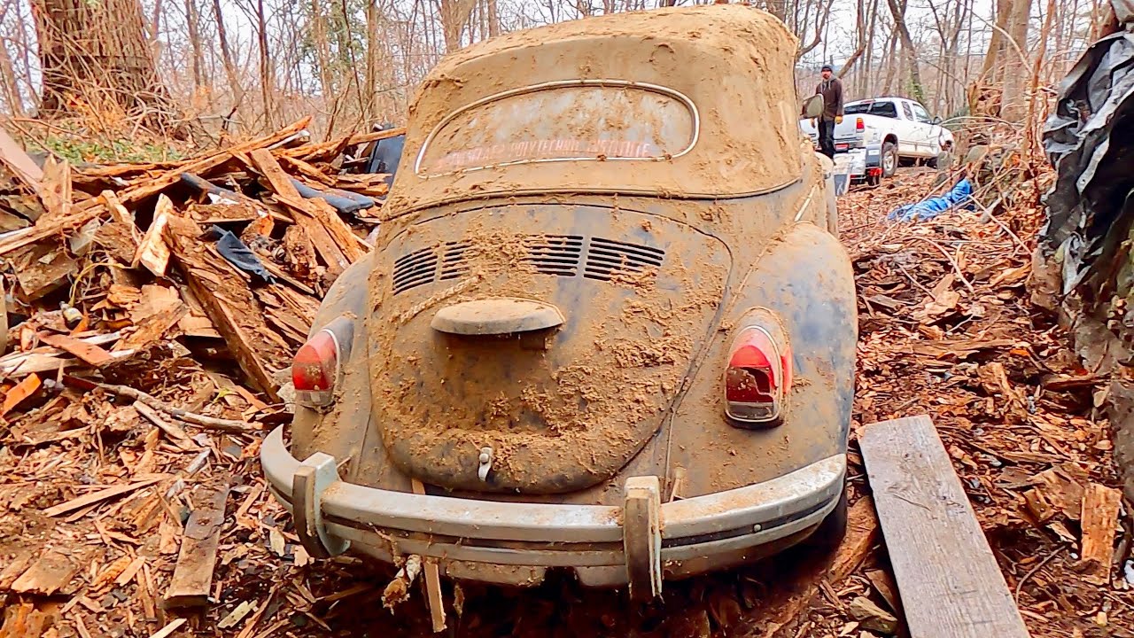 Cleaning the Nasty Forgotten Barn Find VW Beetle - Engine Seized? What's inside ?