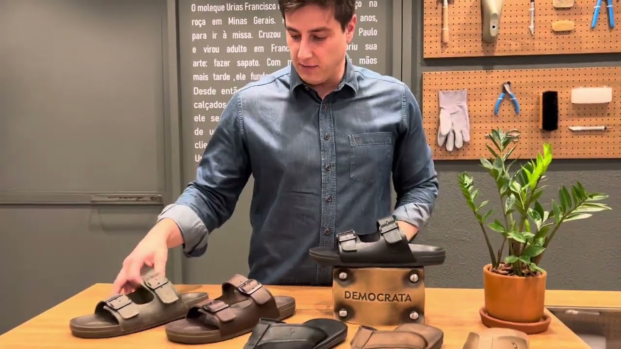 Sandália Democrata modelo birken e de dedo