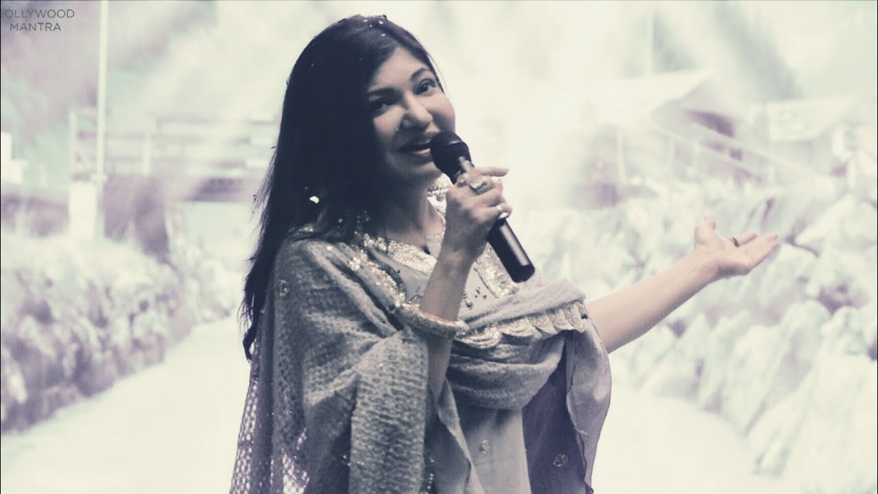Alka Yagnik Singing LIVE