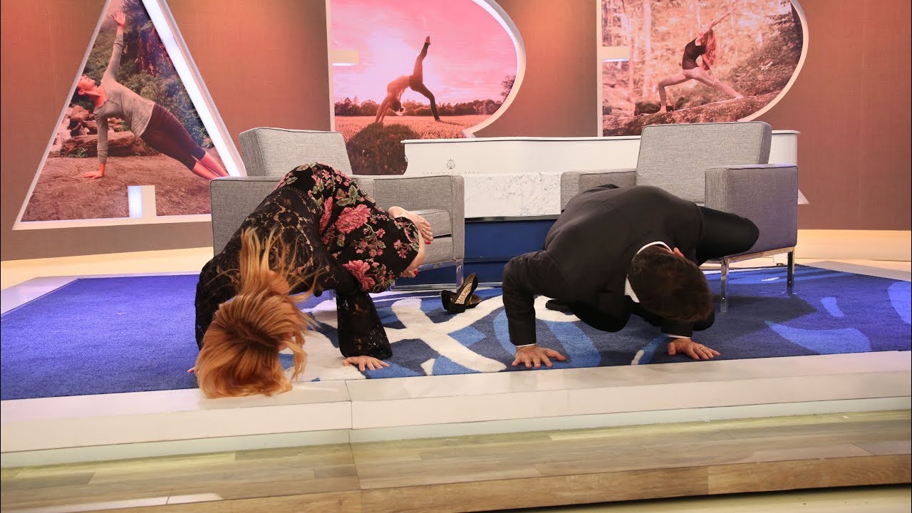 Heather Graham Teaches Harry Yoga