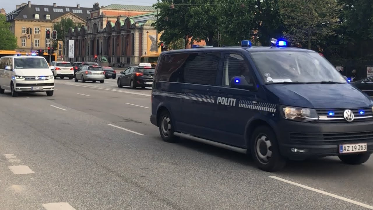 17X POLITIBILER + 2X lægebiler i udrykning. DEMONSTRATION. Polizei einsatzfarht. Police respond.