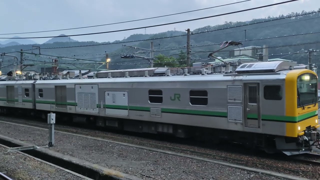 [配9745M]E233系0番台青663編成＋青461編成AT入場配給E493系ｵｸ01編成+E233系青663編成＋青461編成が水上駅1番線を警笛鳴らして出発