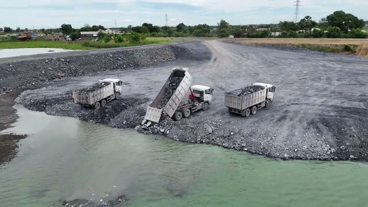 EP07!Development projects in the lake For Using Stones Power SHANTUI DH17 Cleaning, Heavy Machinery
