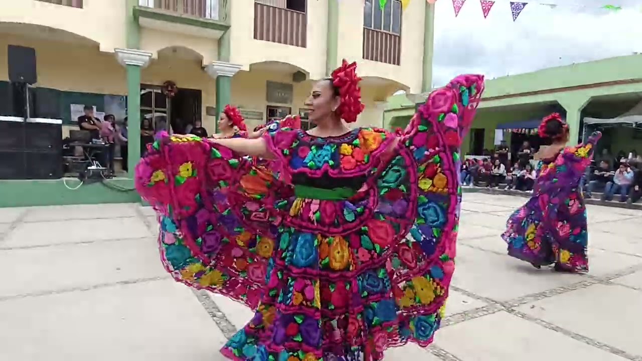 Ballet Folklorico Calpulli en la Feria de San Vicente NuÑo Oxaca
