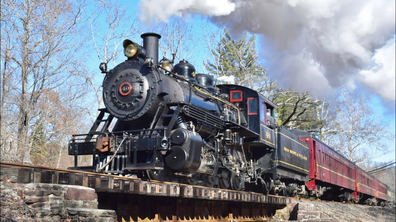 New Hope & Ivyland 40: Santa's Steam Special