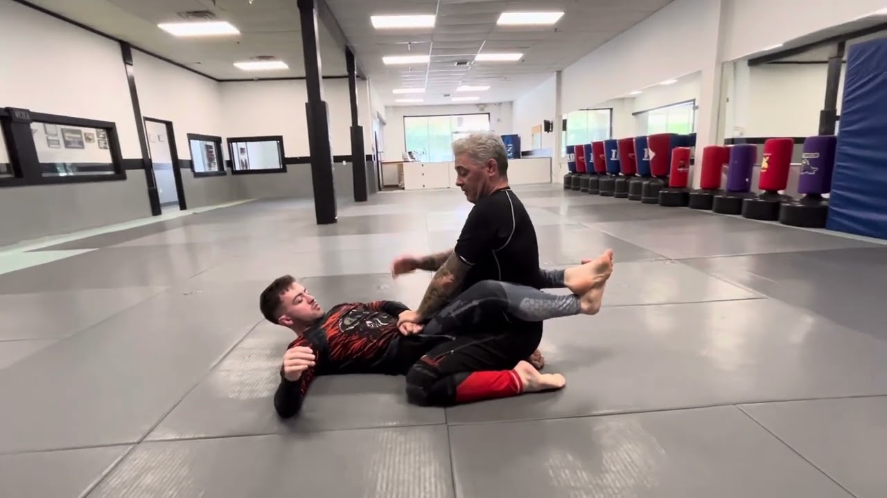 A simple mount escape that works great! #bjj #bjjfanatics #submission #jiujitsu #bjjinstructional