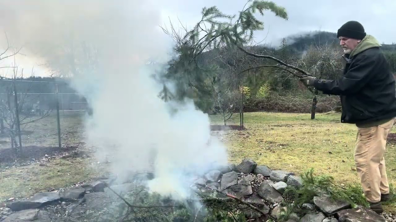 Fire 🔥 Pit brief chat while brush burning @KennySharesLife 