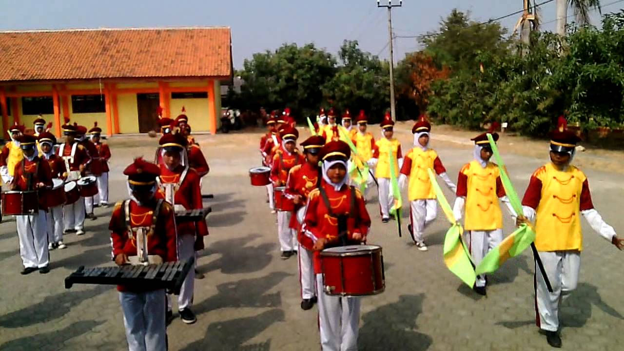 MARCHING BAND SMP N 1 LELEA