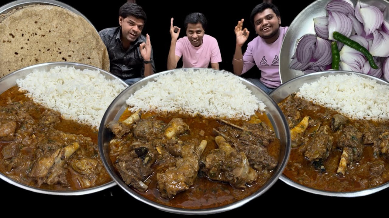 रात को 12:15 बजे हम तीनों मटन करी खा रहे हैं / 😃👌