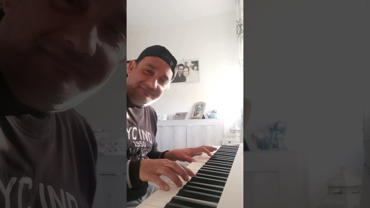 Roma nuda (Franco Califano) piano e voce by Andrea M.