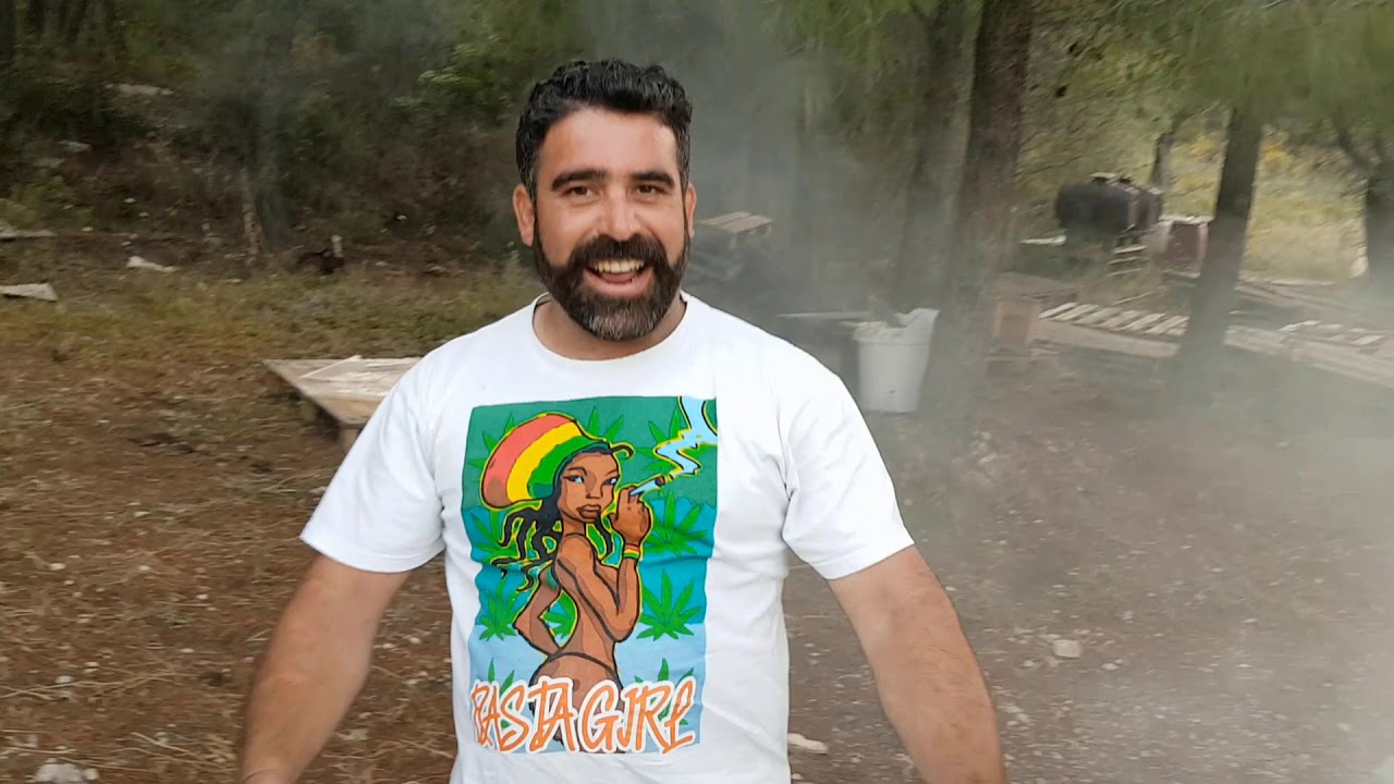 Οι τελικοί χειρισμοί για τα θυμάρια- Στο μελισσοκομείο του Αργύρη. Μαιος 2019