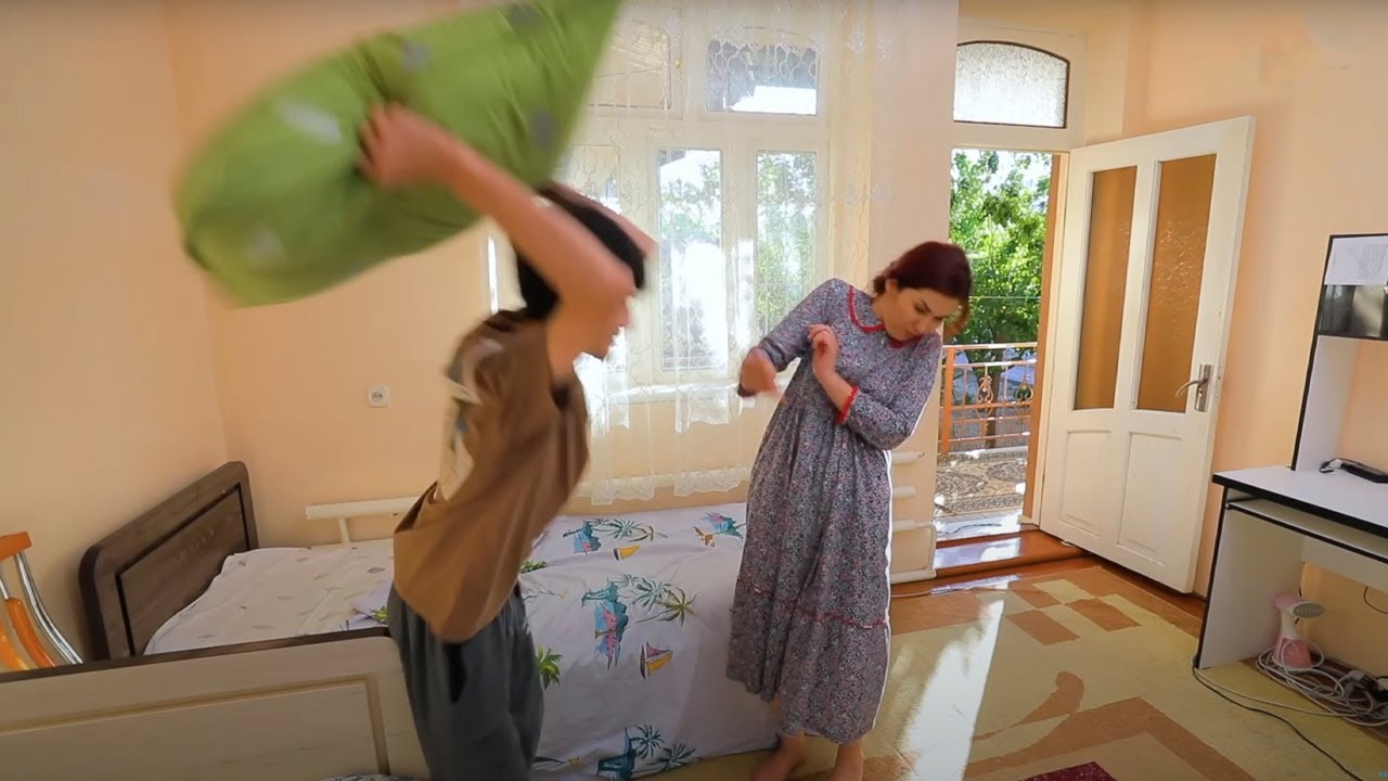 😨 “Tелефон олиб бермагани учун онасини урган ўғил” | Umr so‘qmoqlari