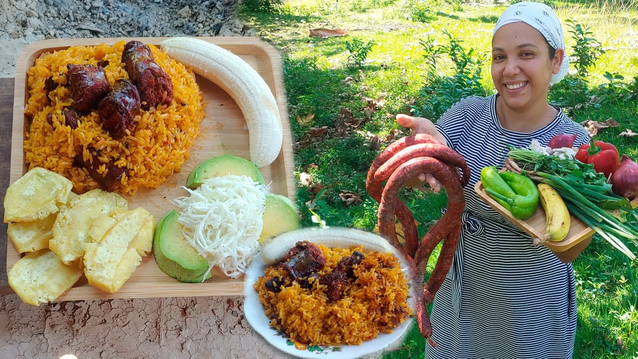 La Bija Le Dió Color A La Comida Criolla del Campo. Longaniza Criolla. Comida Típica En El Fogón