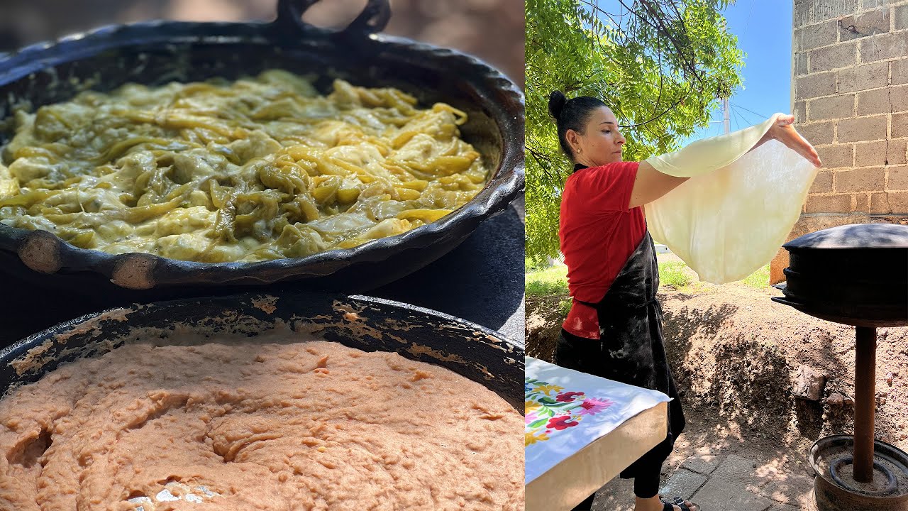 Comida Sencilla de la Sierra -  Chileverdes con Queso, Frijoles y Tortillas Sobaqueras Recién Hechas