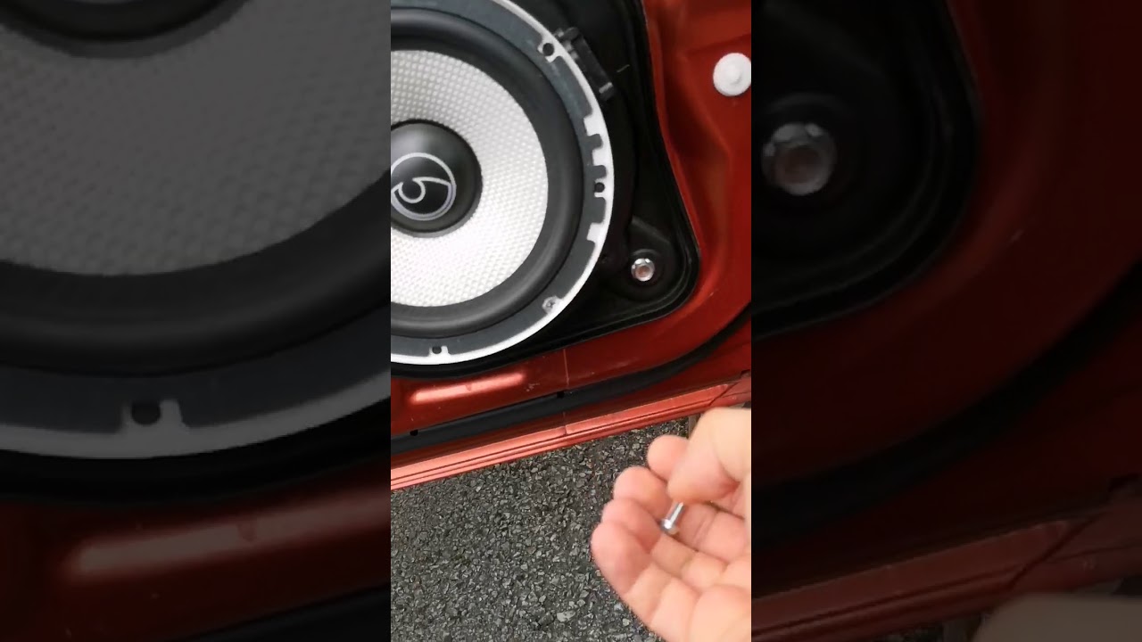 Mazda 2 (2010)  speakers removal