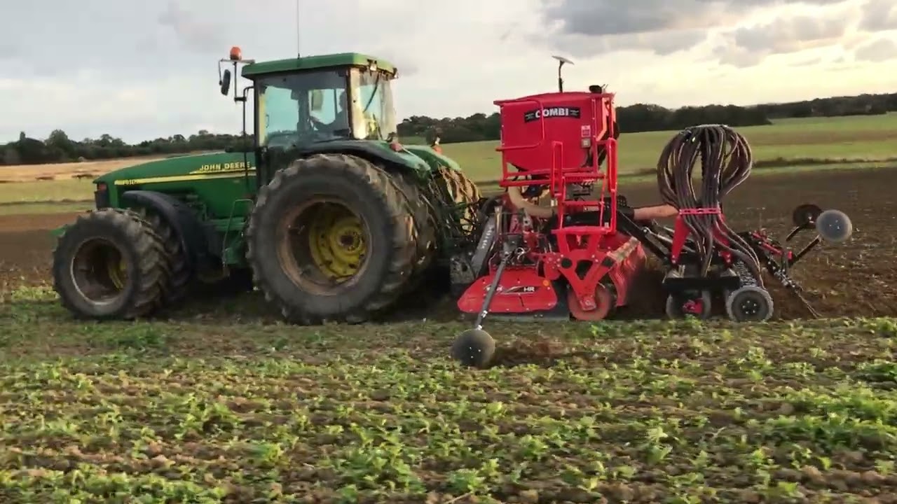 John Deere 8410 sowing with a 4m toolbar and Combi seed drill