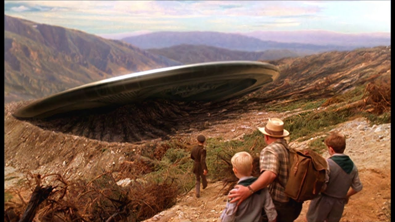 Steven Spielberg's TAKEN - Crawford finds the Flying Saucer - 1080p