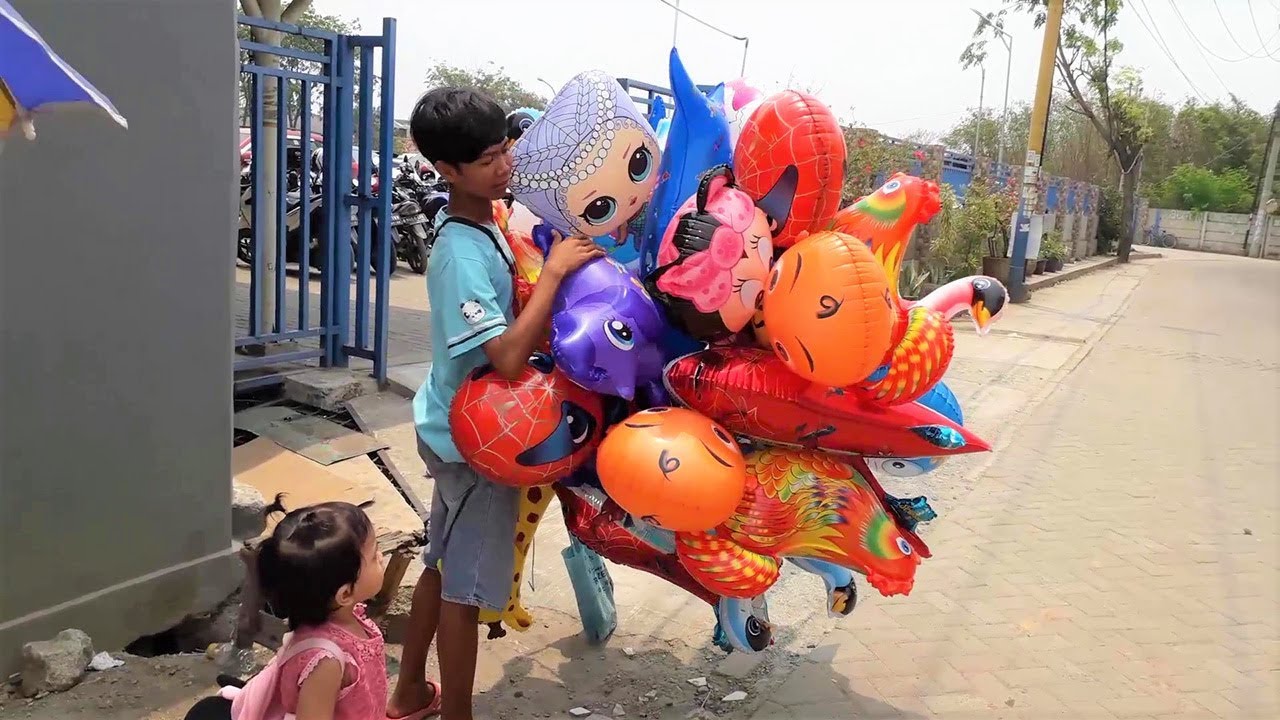 NATASHA BELI BALON LUCU
