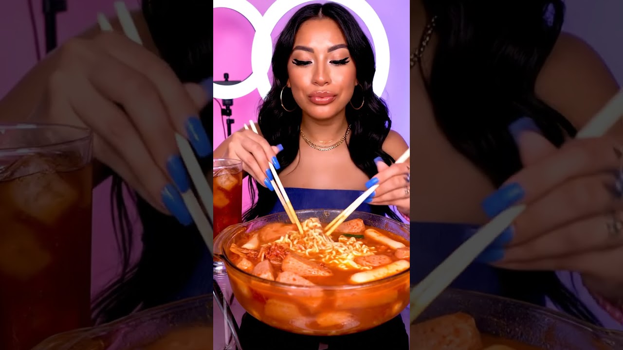 Wait for the crunch… 😌🍪One bite. Slow chew. Pure ASMR.🔊 Turn sound on💬