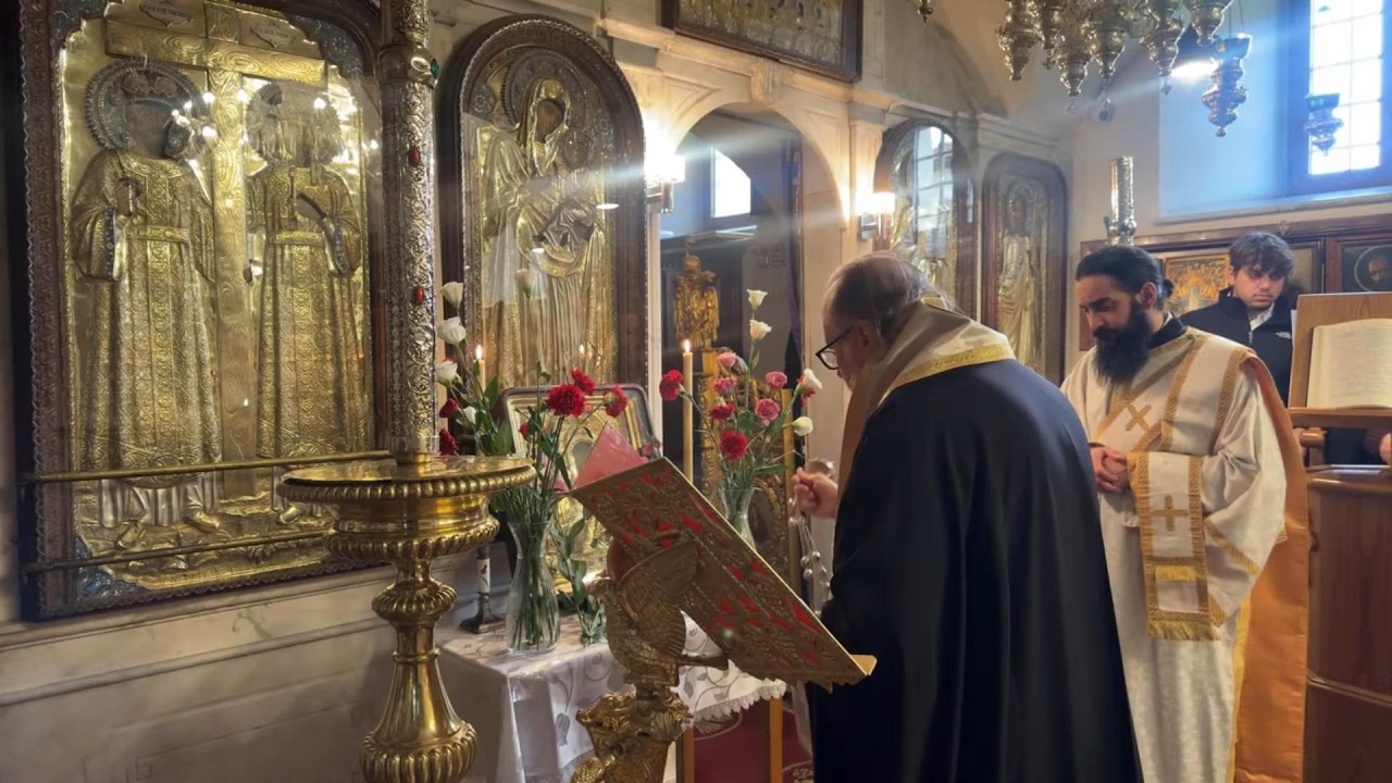 ΤΟ ΜΙΚΡΟ ΑΠΟΔΕΙΠΝΟ ΚΑΙ Η Γ' ΣΤΑΣΗ ΤΩΝ ΧΑΙΡΕΤΙΣΜΩΝ ΣΤΟ ΠΑΤΡΙΑΡΧΕΙΟ