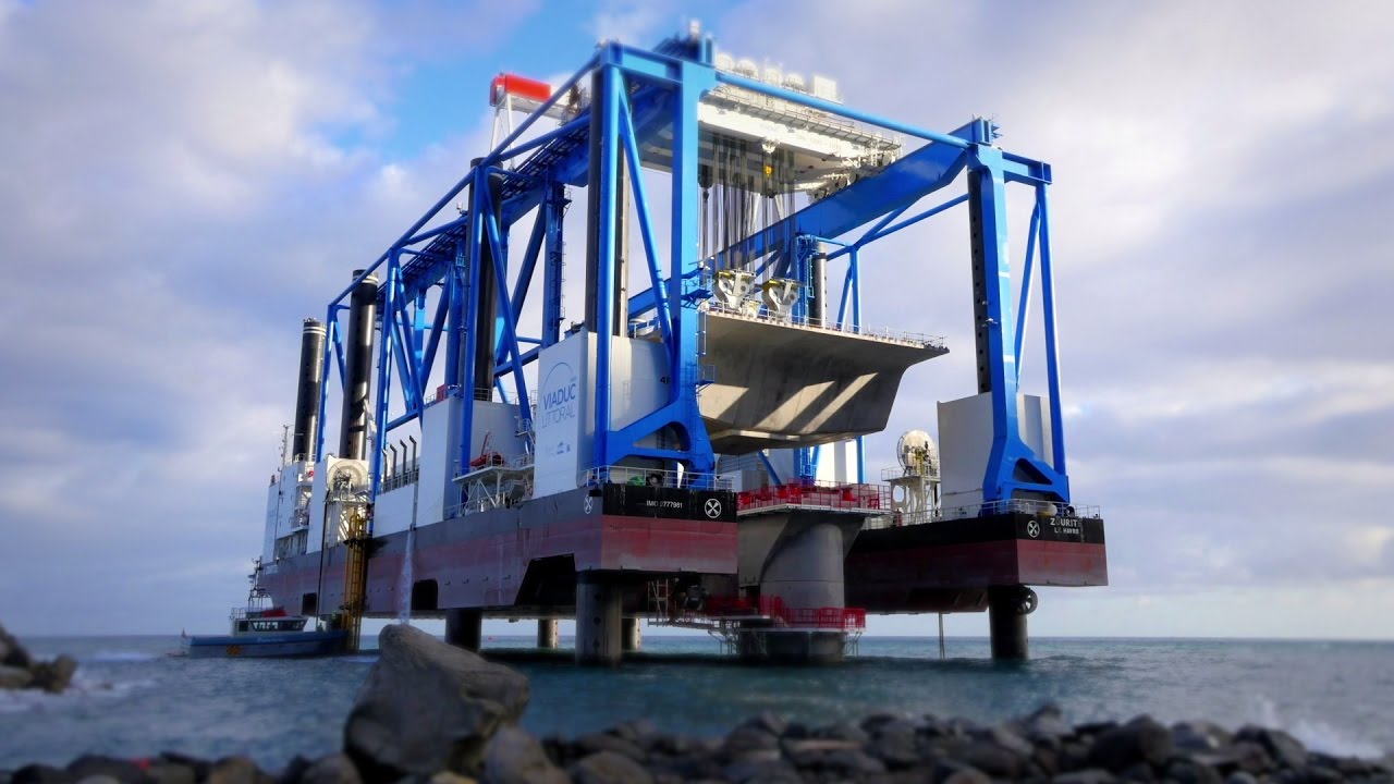 Nouvelle Route du Littoral_1&egrave;re pile en mer