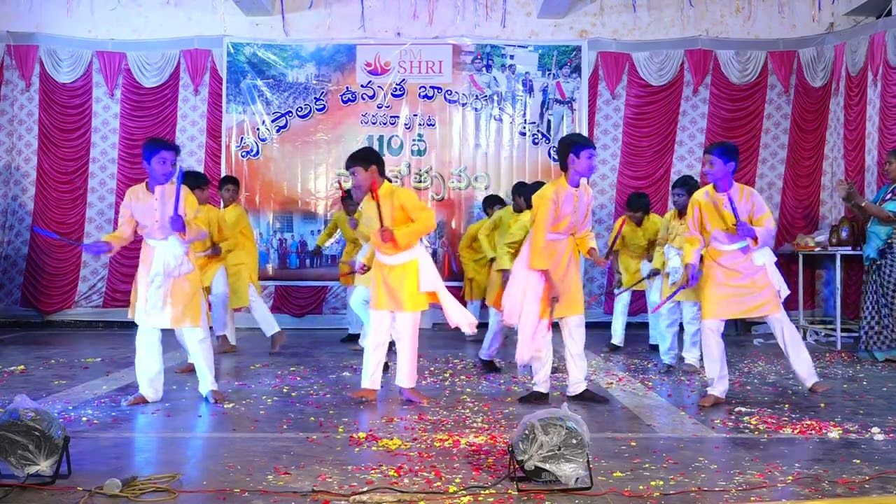 kolatam dance with usha mam, kalpana mam, Rajak basha sir #mbhs #dance #school  #narasaraopeta #nrt