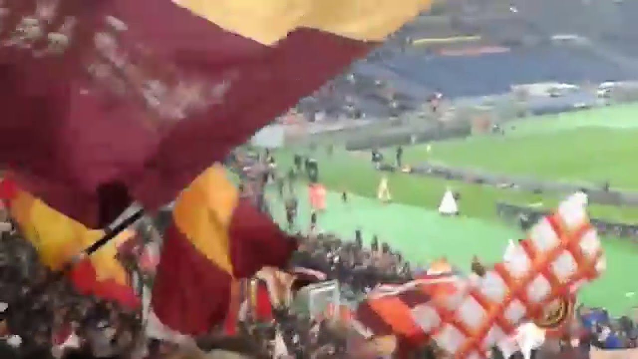 Voi siete leggenda: Curva Sud entrata  Roberto Pruzzo