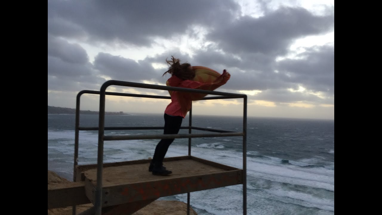 Almost flying! Heavy storm wind at UCSD | Ураган в Сан Диего