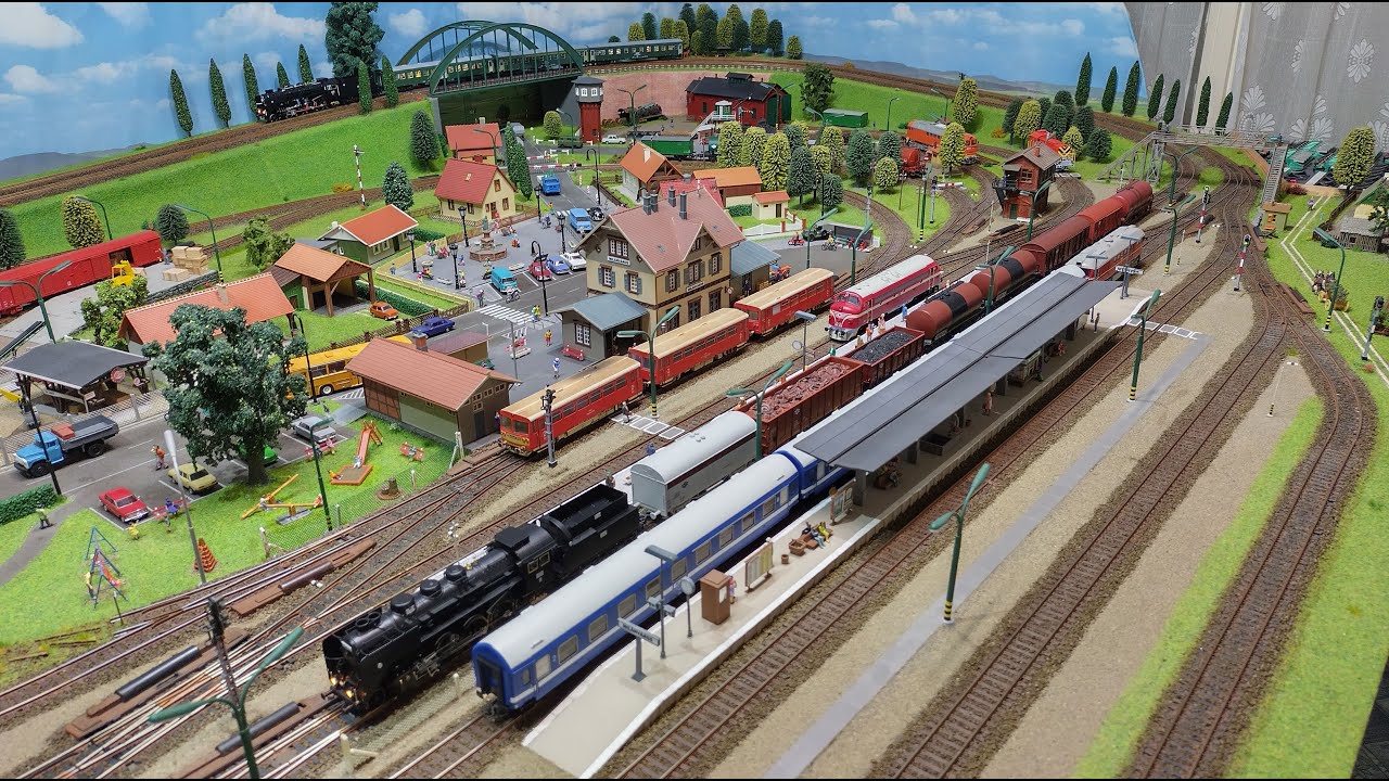 VASÚTMODELL ,Modellvasút, Modelleisenbahn, Terepasztal, 424 365, 305, Bz szerelvény,/2022/