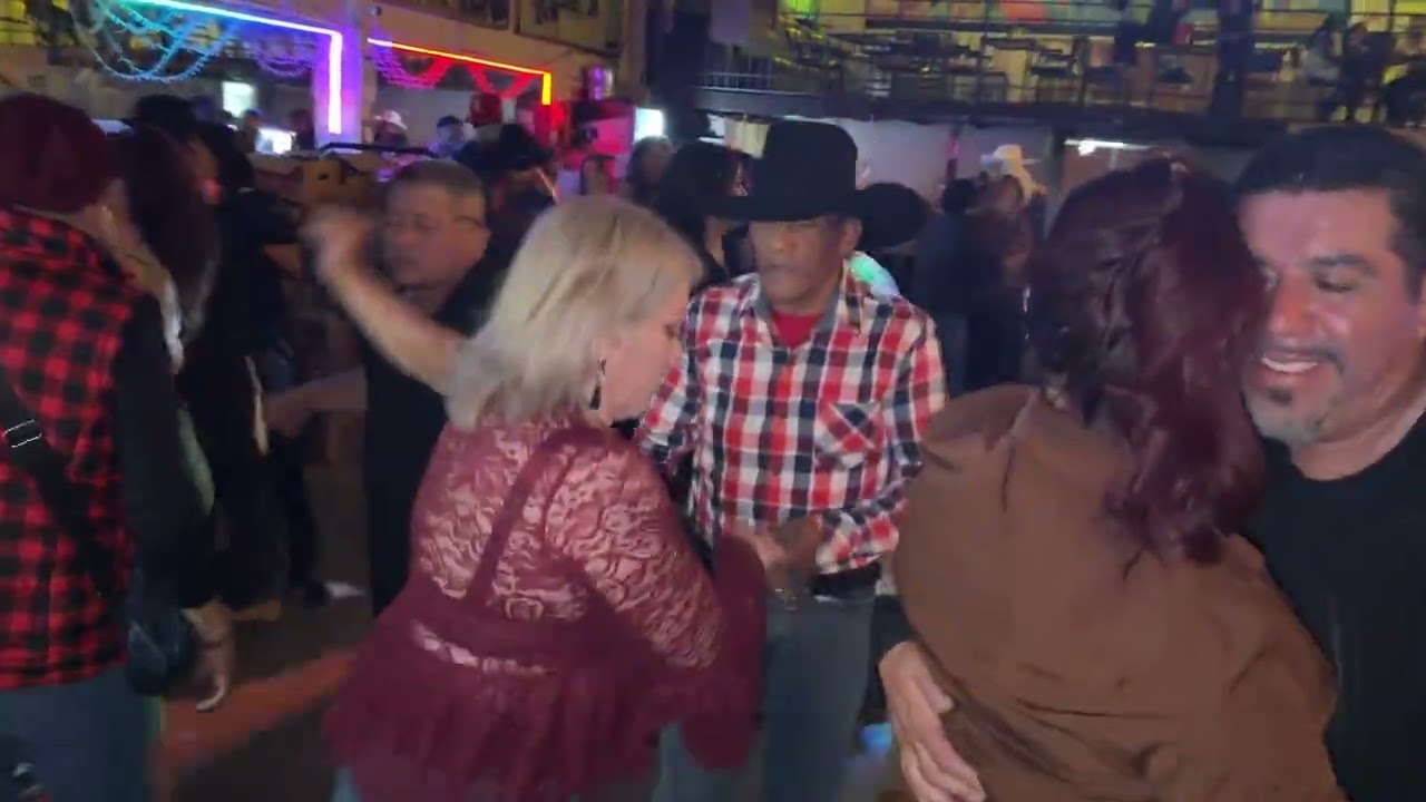 VIERNES DE TRENESITO AL RITMO DE LOs PRIMOS EN FIESTA NORTEÑA 