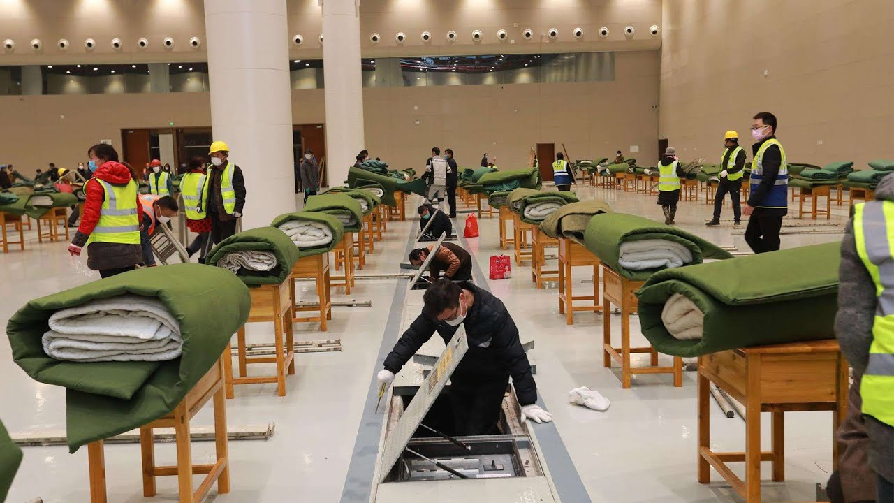 Emergency medical teams take mobile hospital to Wuhan
