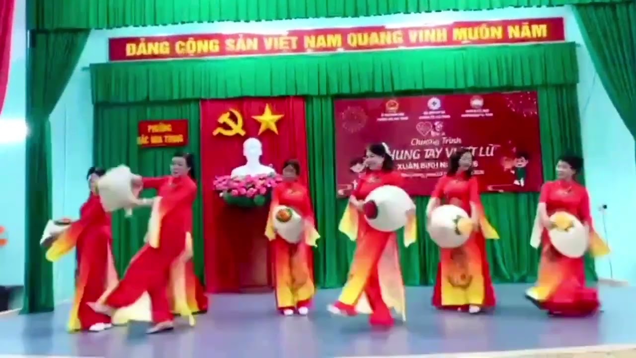 Tốp múa: Duyên dáng VN. Đội VN Vĩnh Phước phường Bắc Nha Trang - Khánh Hoà 