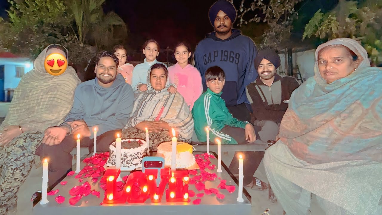 Gurdeep ਭੈਣ ਦਾ ਜਨਮ ਦਿਨ 🎁 ਸਾਰੇ ਪਰਵਾਰ ਨੇ ਕੀਤਾ ਕੈਂਡਲ ਲਾਈਟ dinner 😋 #sandhuhoni22 #funnyvideo 