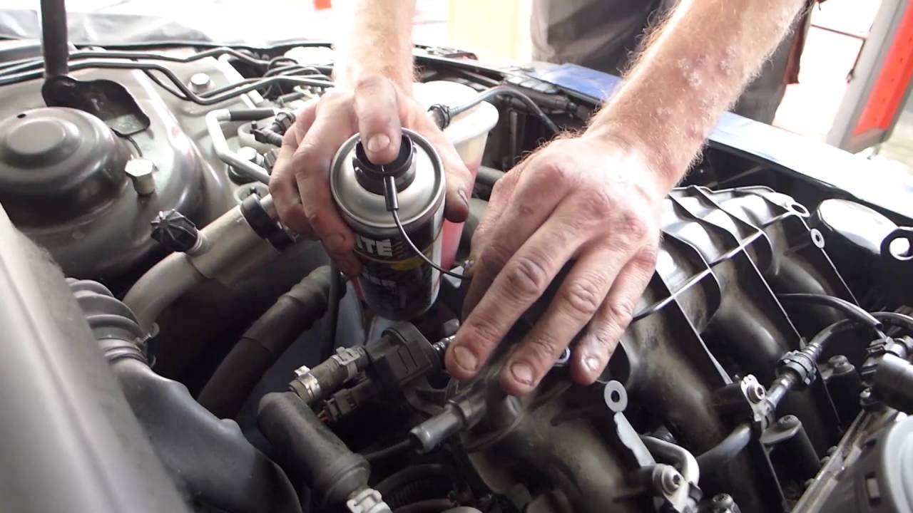 Czyszczenie kolektora i zawor&oacute;w ssących Forte Valve Cleaner w silniku benzynowym DI - Fort&eacute; Polska