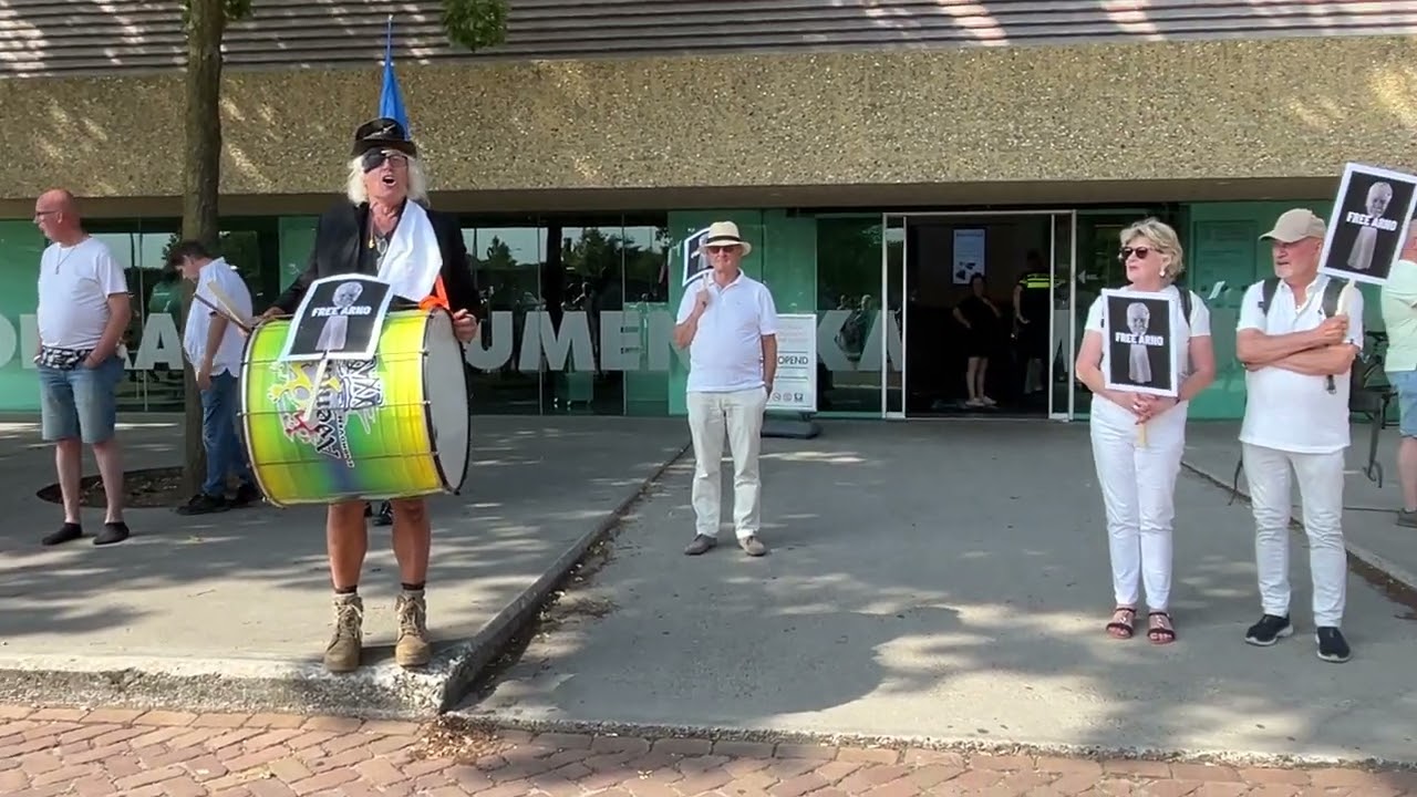 Demonstratie bij PI voor Arno van Kessel