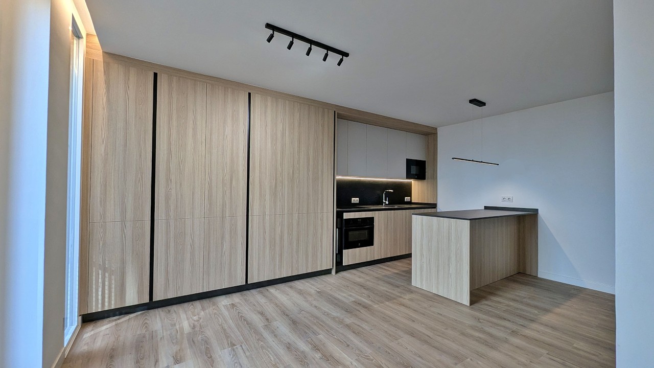Cocina moderna en madera para un estudio