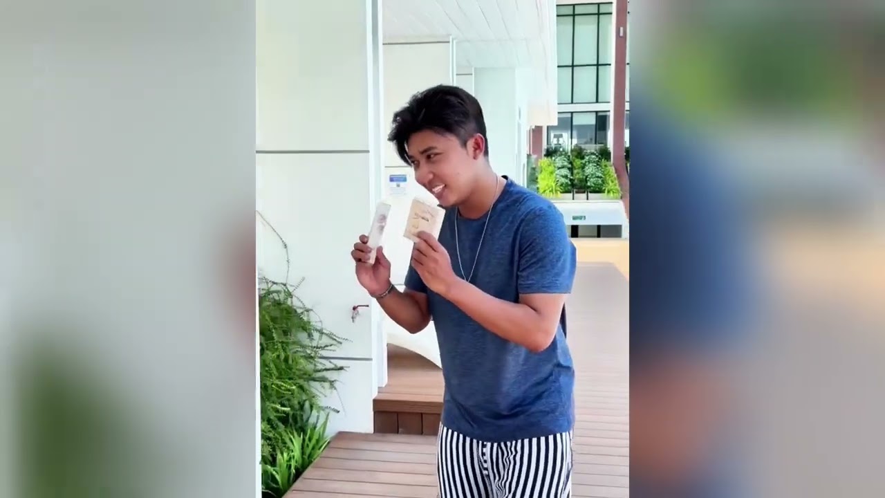 អុញនោះ ម៉ែយ៉យលេងហើយ។