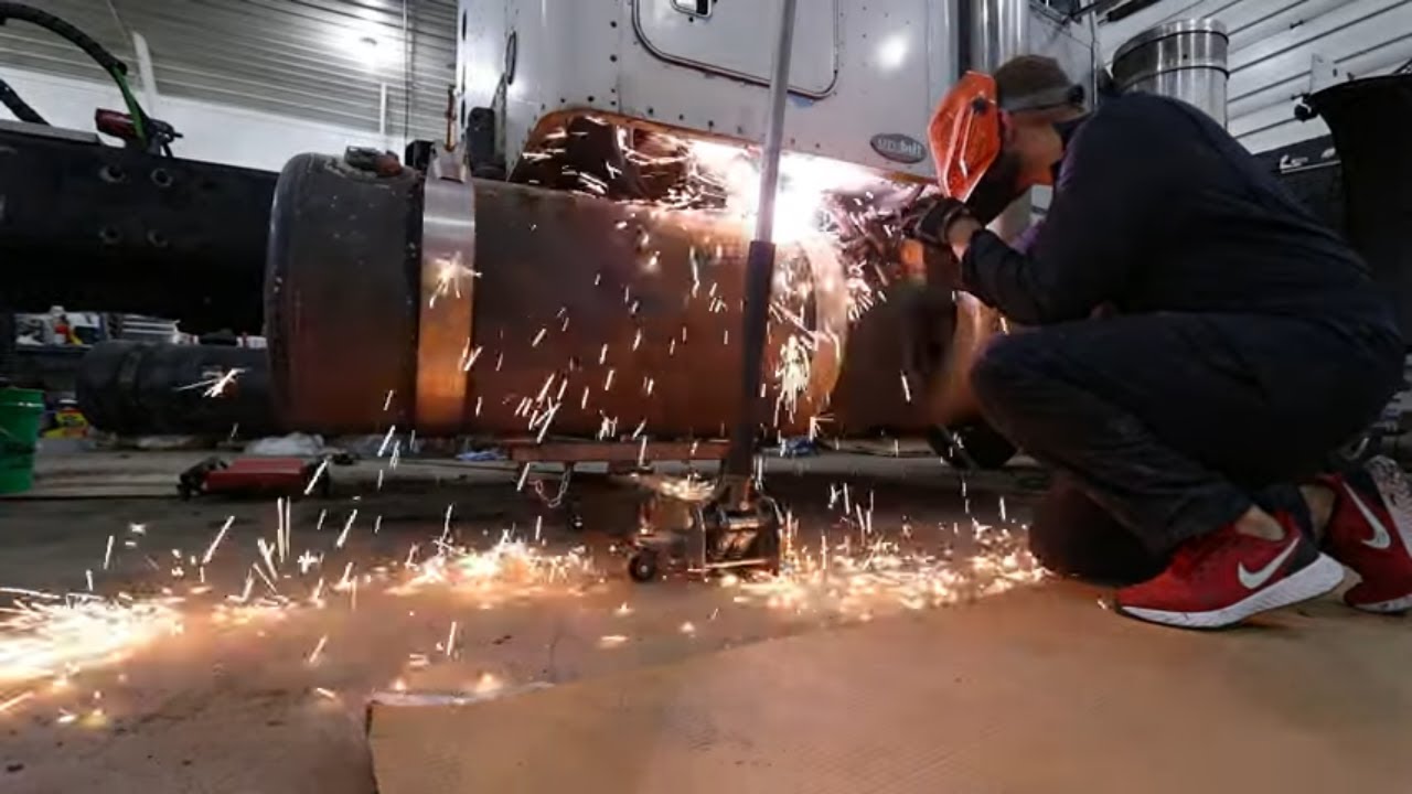 New fuel tanks | Peterbilt 379
