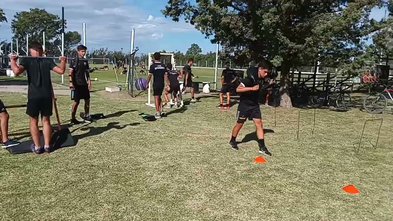 FUTBOL FORMATIVO.CIRCUITO FUERZA POTENCIA CON  TRANSF.A  SALTOS Y RAPIDEZ .(1)
