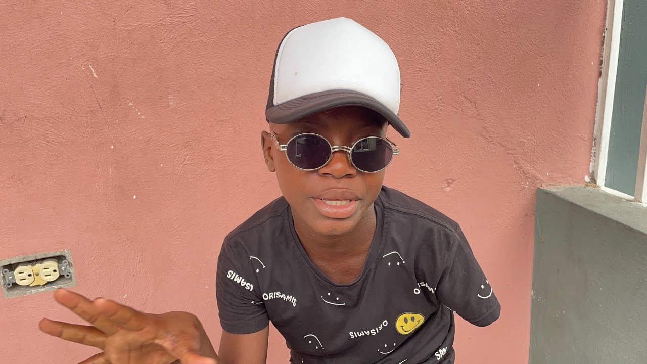 Job zòn pa fè moun se yon atis konfime! Gade kalite travay misye fè sou mizik sa ak Vwal.