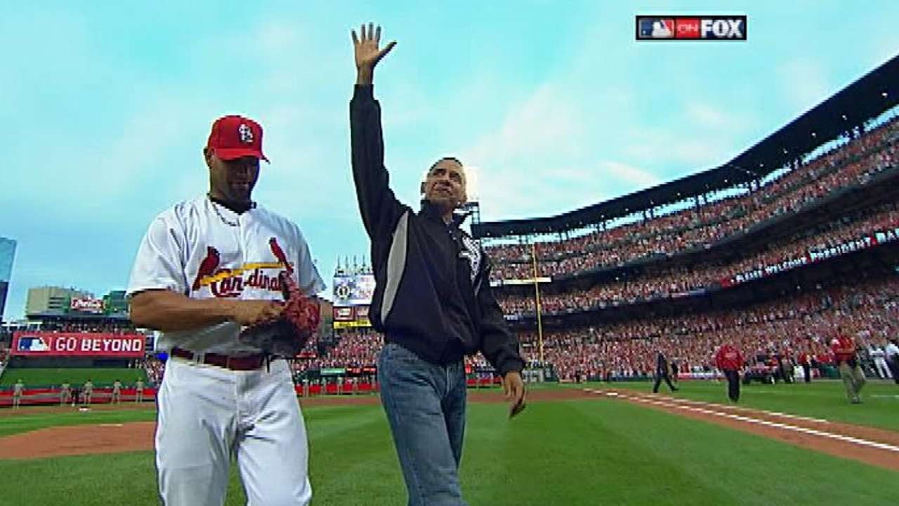 2009 ASG: President Obama throws out the first pitch